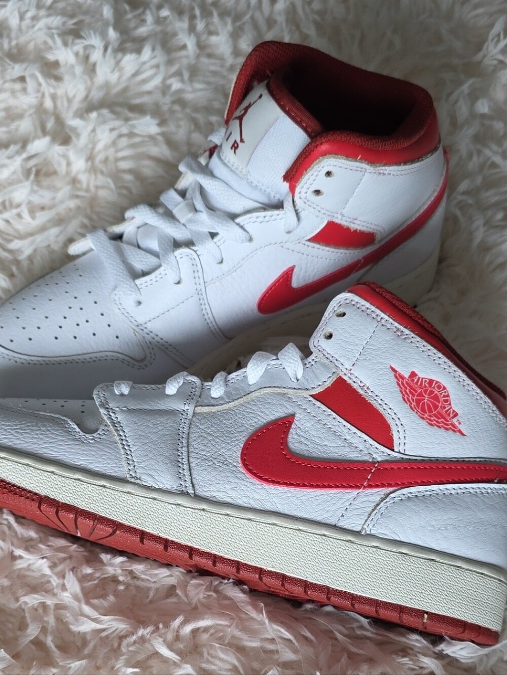 Nike Air Jordan 1 Mid White & Red Men’s Sneakers New w/o Tags